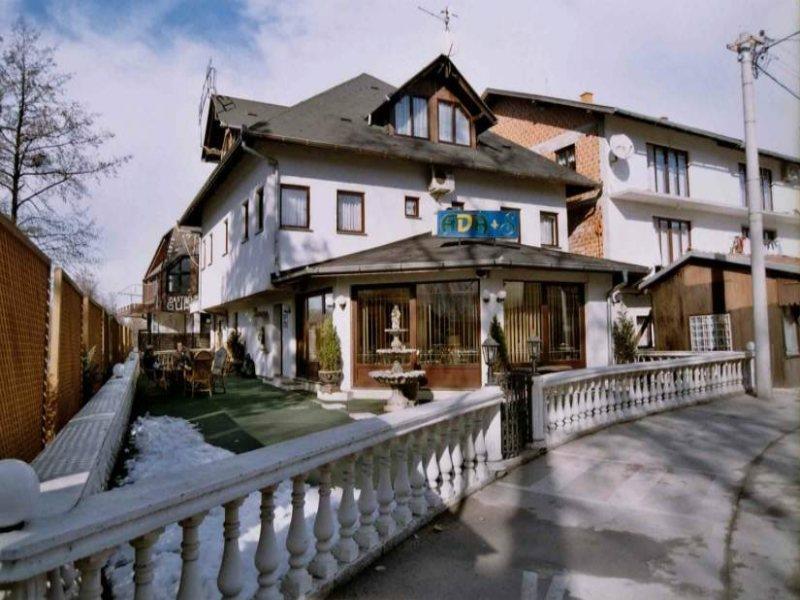 Ada S Hotel Bihać Extérieur photo